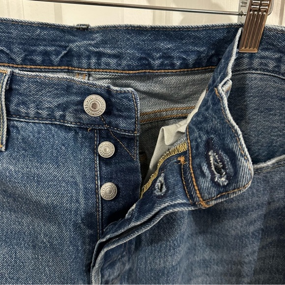 Levi Jeans Original Fit - Light Wash - Picture 9 of 16